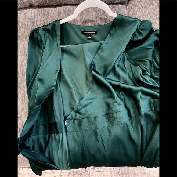 Banana Republic Emerald Puff Sleeve Wrap Dress - Picture 5 of 5